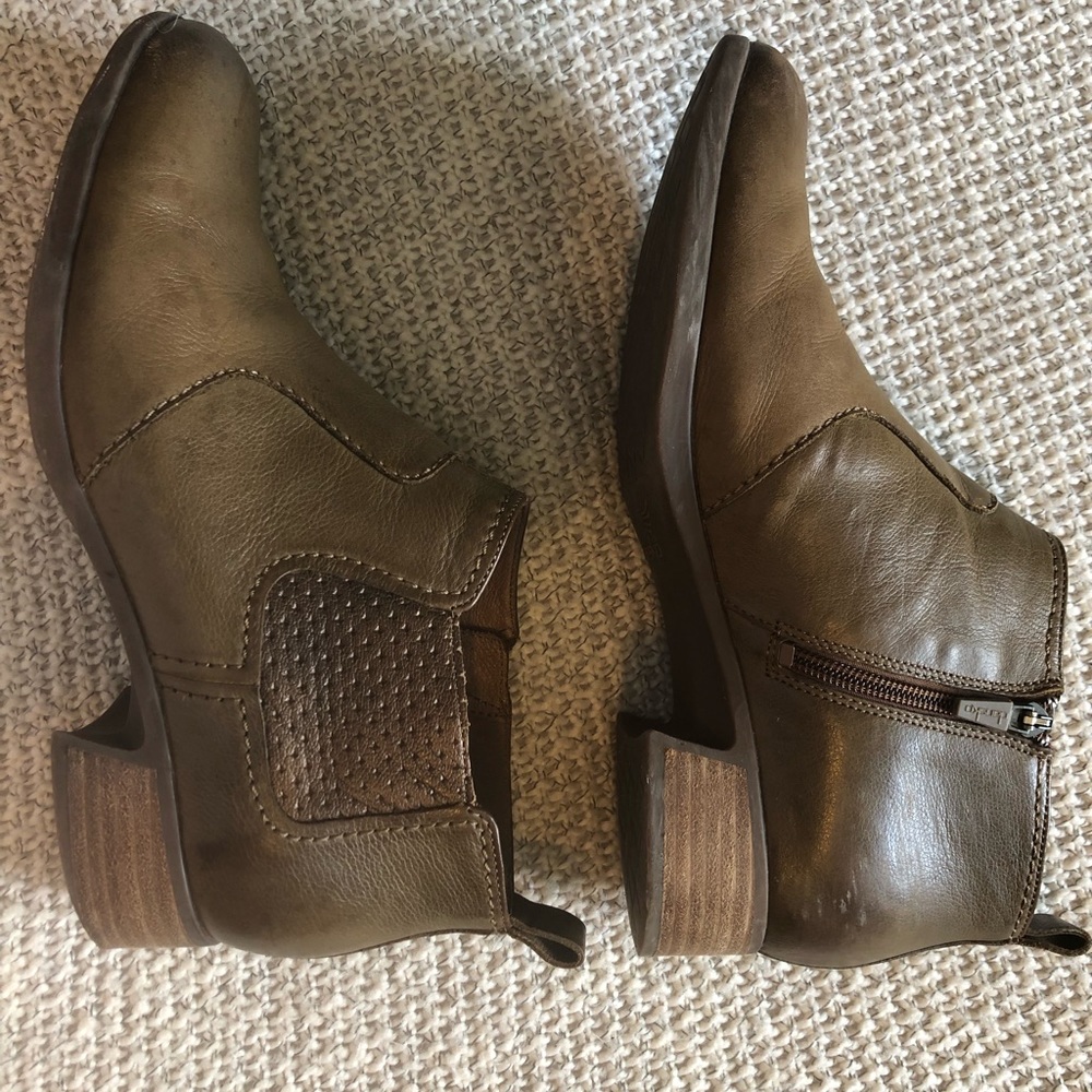 Dansko Lola Taupe Burnished Nappa Booties size 41